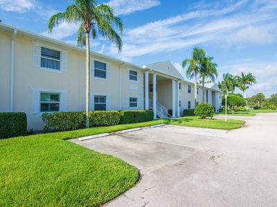 209 - 209 N Grove Isle Circle, Home with 2 bedrooms, 2 bathrooms and null parking in Vero Beach FL | Image 2