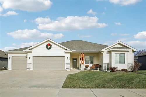 1219 Adam Ct, Ottawa, KS, 66067-4102 | Card Image