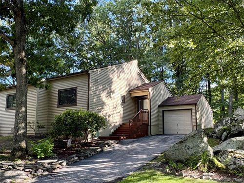 7 Ironwood Dr, Highland Mills, NY, 10930-2802 | Card Image