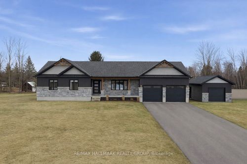 242 Etienne St, Bourget, ON, K0A1E0 | Card Image