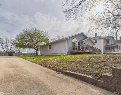 832 High Ave E, Oskaloosa, IA, 52577-2919 | Card Image