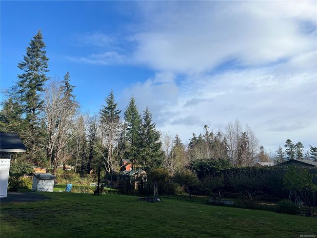 looking from garage toward fenced garden area | Image 25