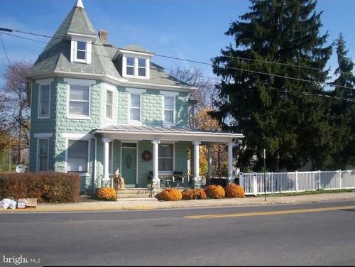 9 N Queen St, SHIPPENSBURG, PA, 17257-1411 | Card Image