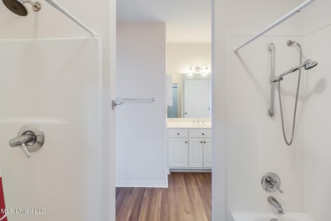 Apartment bath | Image 64