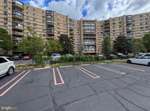 708-8340 Greensboro Dr, MCLEAN, VA, 22102-3545 | Card Image