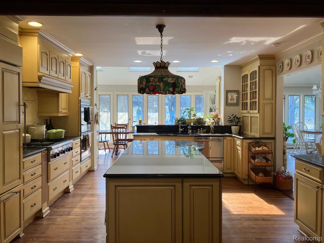 645 Lone Pine Rd, House other with 3 bedrooms, 5 bathrooms and null parking in Bloomfield Hills MI | Image 4