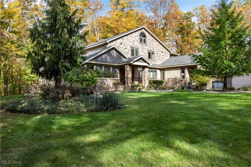 7587 Lewis Rd, Olmsted Twp, OH, 44138-1570 | Card Image