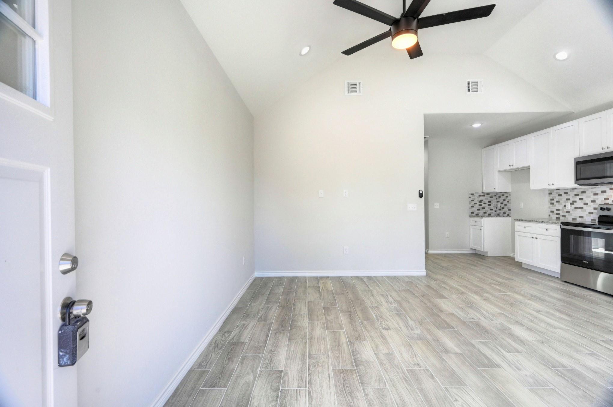 Residential Lease in Willis 3