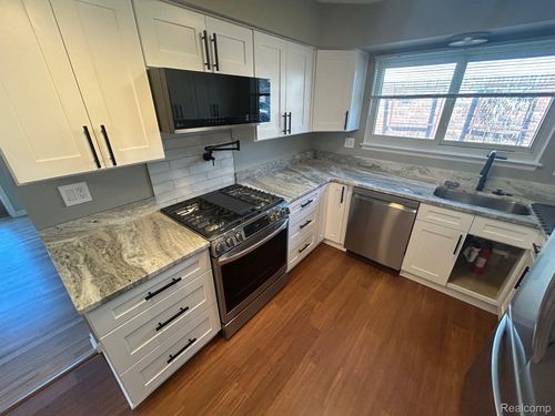 15053 Inbrook Dr, Plymouth, MI, 48170-2725 | Card Image