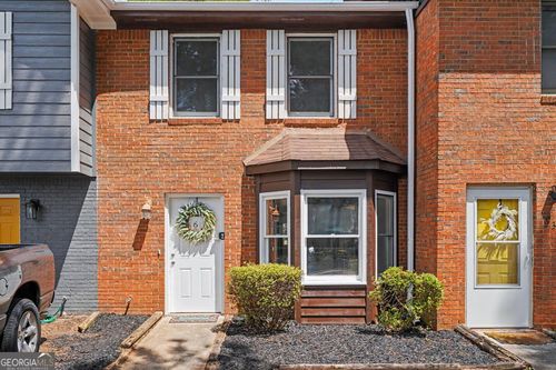 637 Hunting Creek Ln Se, Conyers, GA, 30013-6601 | Card Image