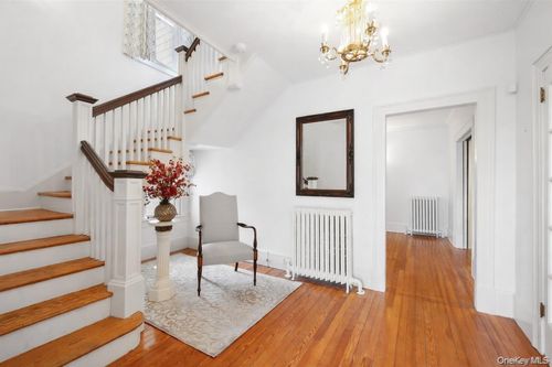 66 Drake Rd, Scarsdale, NY, 10583-6449 | Card Image