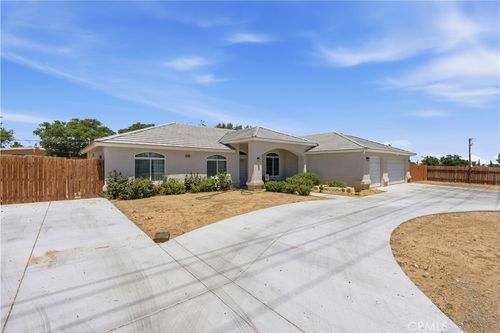 8984 Peach Ave, Hesperia, CA, 92345-6664 | Card Image