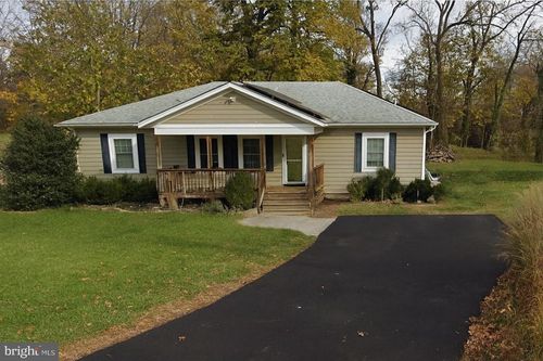 13 S Hughes St, HAMILTON, VA, 20158-9536 | Card Image
