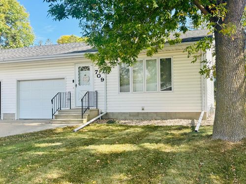 709 6th Ave Ne, Sleepy Eye, MN, 56085-1515 | Card Image