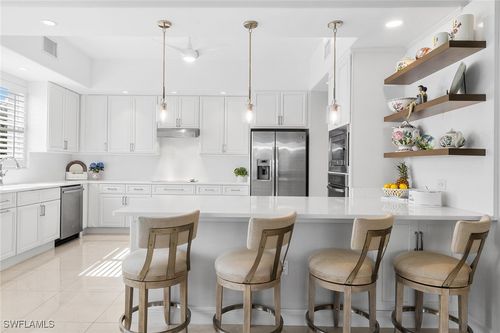 202-583 Avellino Isles Cir, NAPLES, FL, 34119-2422 | Card Image