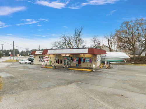 1635 Pine Grove Ave, Port Huron, MI, 48060-3325 | Card Image