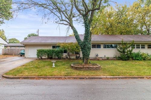 516 Silverado Trl, Belton, MO, 64012-3204 | Card Image