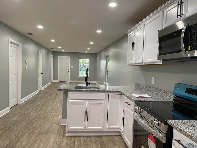 220 E Myrle Ave, House other with 3 bedrooms, 2 bathrooms and null parking in Longview TX | Image 4