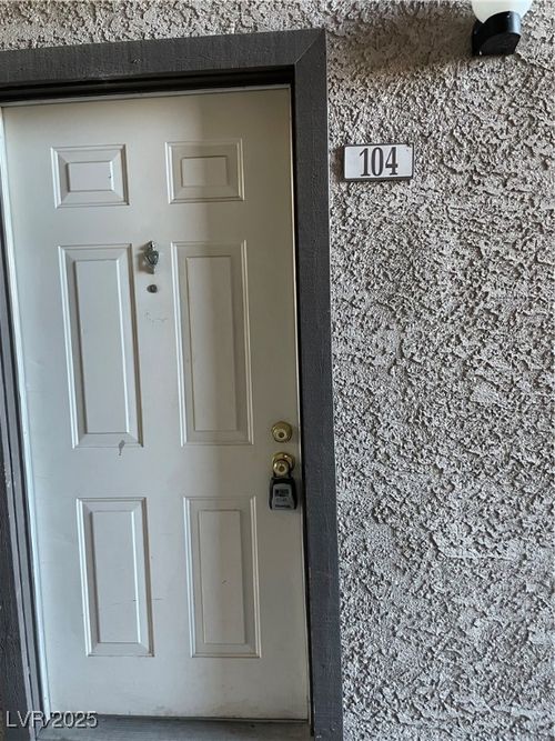 104-2606 S Durango Dr, Las Vegas, NV, 89117-2650 | Card Image