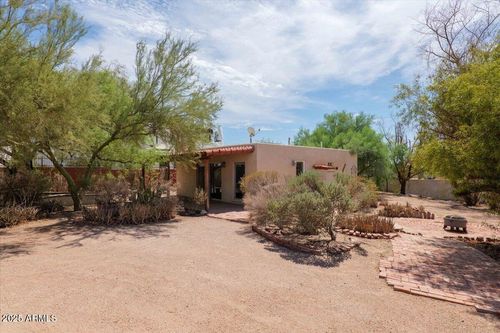 saguaro-5702 E Camelback Rd, Phoenix, AZ, 85018-3216 | Card Image