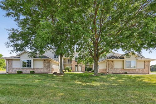 4740 Maple Leaf Circle, Greenfield, WI, 53220 | Card Image