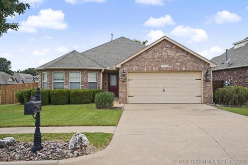 13504 Nyssa St, Glenpool, OK, 74033-2313 | Card Image