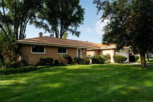 N57W15523 El Camino Drive, Menomonee Falls, WI, 53051 | Card Image