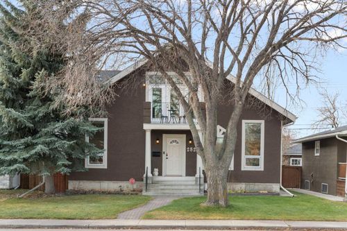 {{alt}} | Card Image