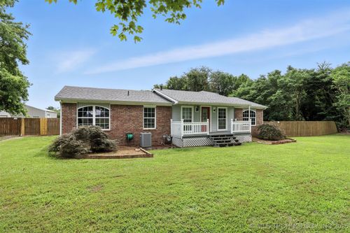 921 8th St, Stilwell, OK, 74960-5091 | Card Image