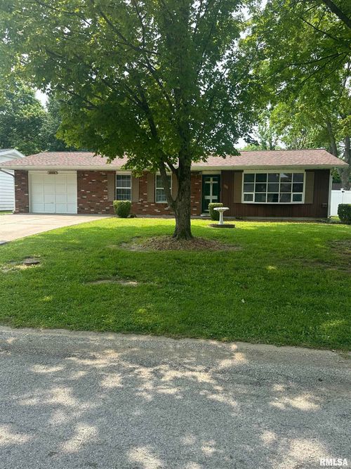 705 E Terrace Dr, Du Quoin, IL, 62832-2663 | Card Image