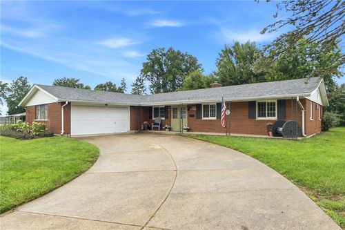 555 Adrian Court, Fairborn, OH, 45324 | Card Image