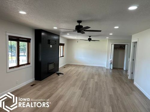 1017 Summit Dr, Webster City, IA, 50595-3036 | Card Image