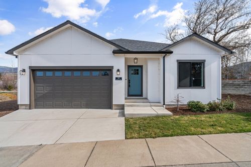 100 Oak Valley Dr, Talent, OR, 97540-8633 | Card Image