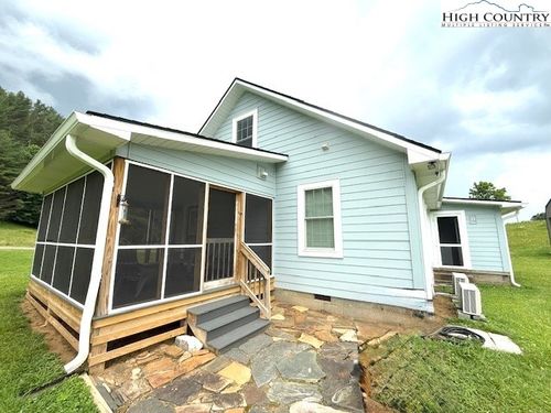 2823 Cranberry Creek Rd, Laurel Springs, NC, 28644-8532 | Card Image