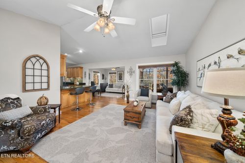 12 Lechmere Ter, Crossville, TN, 38558-2750 | Card Image