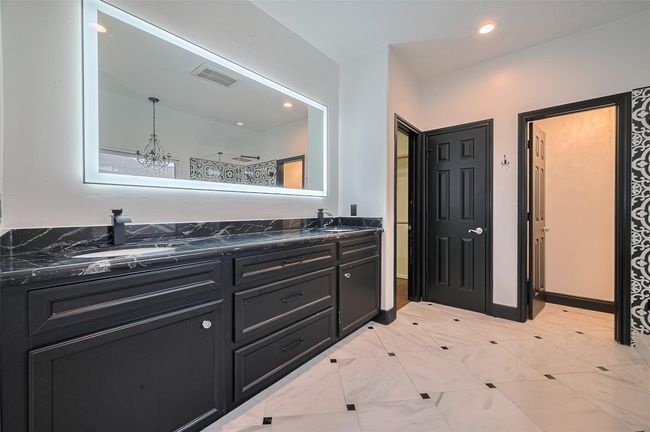 13703 Broad Oaks Ln, House other with 4 bedrooms, 3 bathrooms and 2 parking in Rosharon TX | Image 20