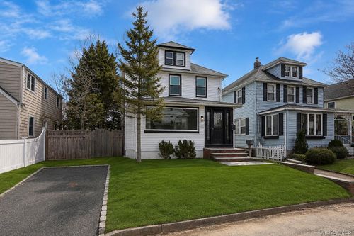 24 High St, Locust Valley, NY, 11560-1716 | Card Image