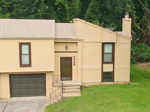 9528 Manning Ave, Kansas City, MO, 64134-2229 | Card Image