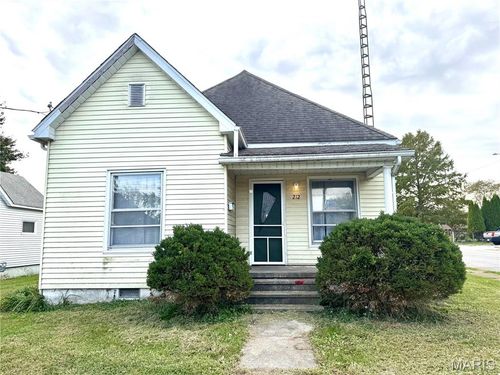 212 W Helen Ave, Christopher, IL, 62822-1020 | Card Image