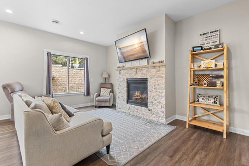 327 Larkspur Ln, Cannon Falls, MN, 55009-9176 | Card Image