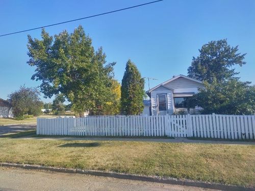 5130 50 Avenue, Berwyn, AB, T0H0E0 | Card Image