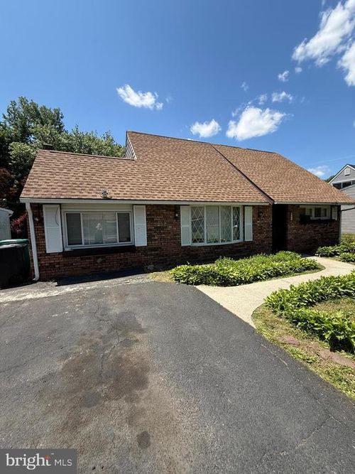 99 Kingwood Ln, LEVITTOWN, PA, 19055-2422 | Card Image