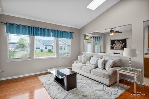 21522 Lake St Clair Dr, Crest Hill, IL, 60403-1552 | Card Image