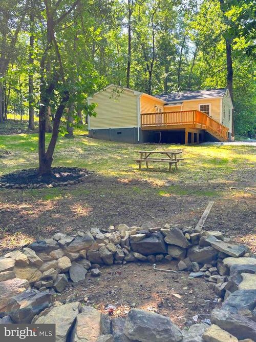 237 Oakridge Dr, HARPERS FERRY, WV, 25425-6206 | Card Image