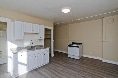 apt-2l-1200 Grattan St, Chicopee, MA, 01013-2766 | Card Image