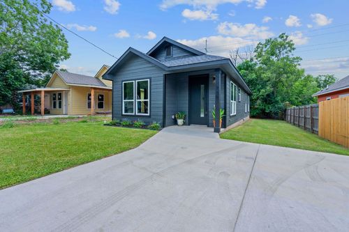 738 Chihuahua St, Lockhart, TX, 78644-3567 | Card Image