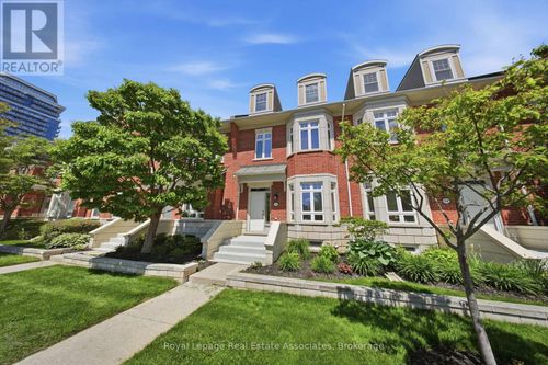 32 St Lawrence Drive, Mississauga (Port Credit), ON, L5G4V1 | Card Image