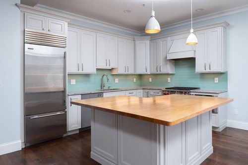 4-142 Fuller St, Brookline, MA, 02446-5865 | Card Image