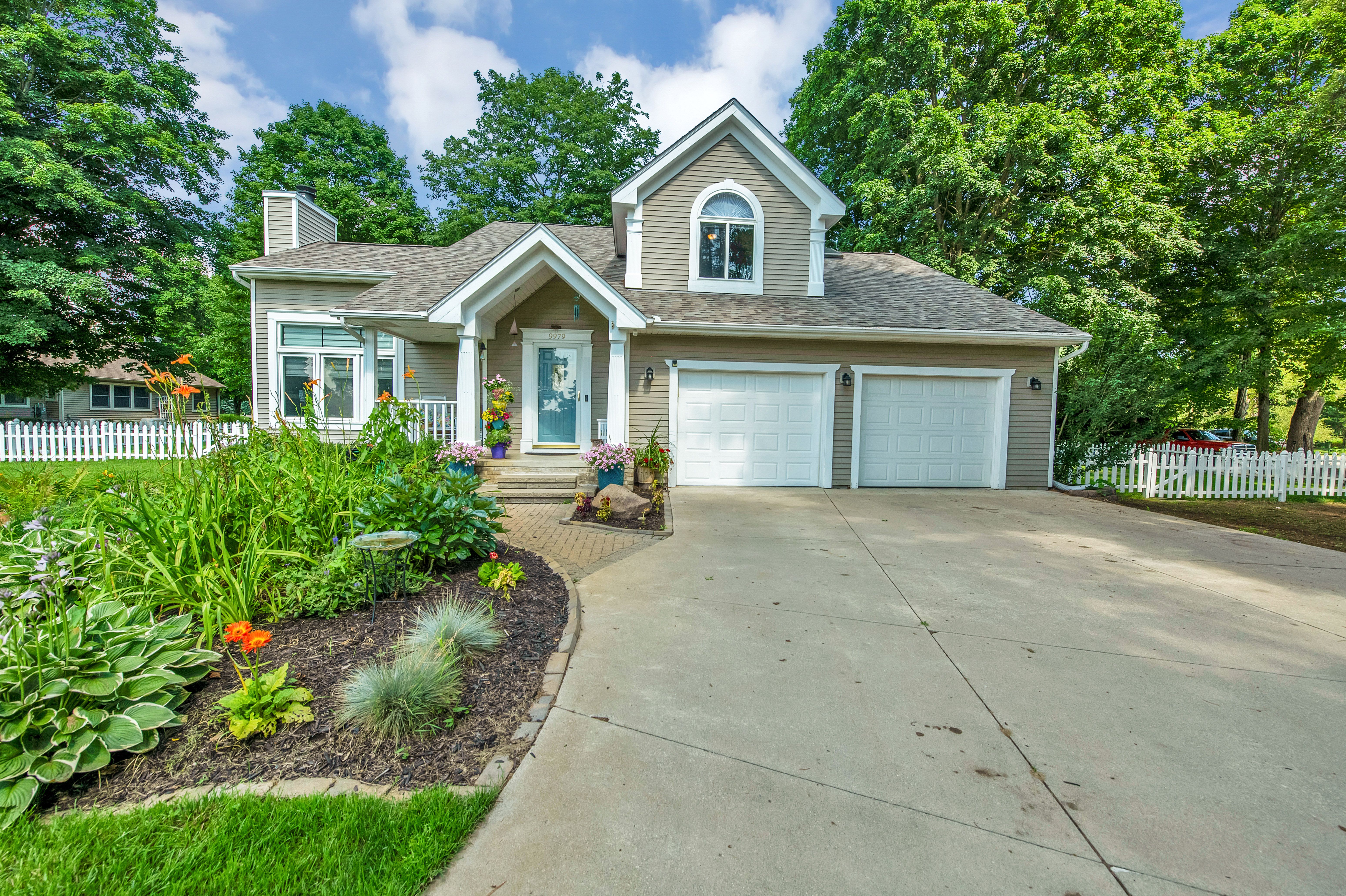 Calla Dr, South Lyon, MI 48178