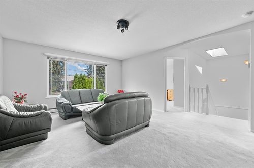 620 13th St, New Westminster, BC, V3M4M4 | Card Image